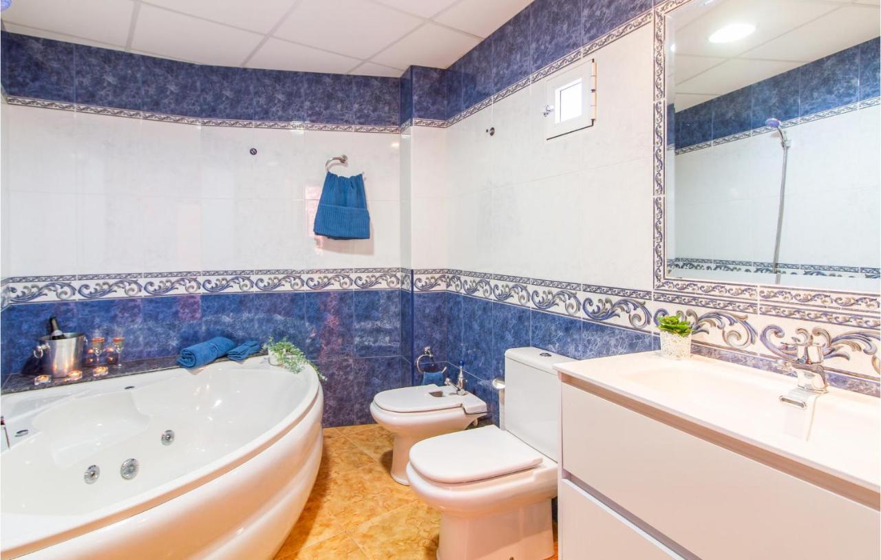 Cozy Apartment In Aguilas With Kitchen Bagian luar foto