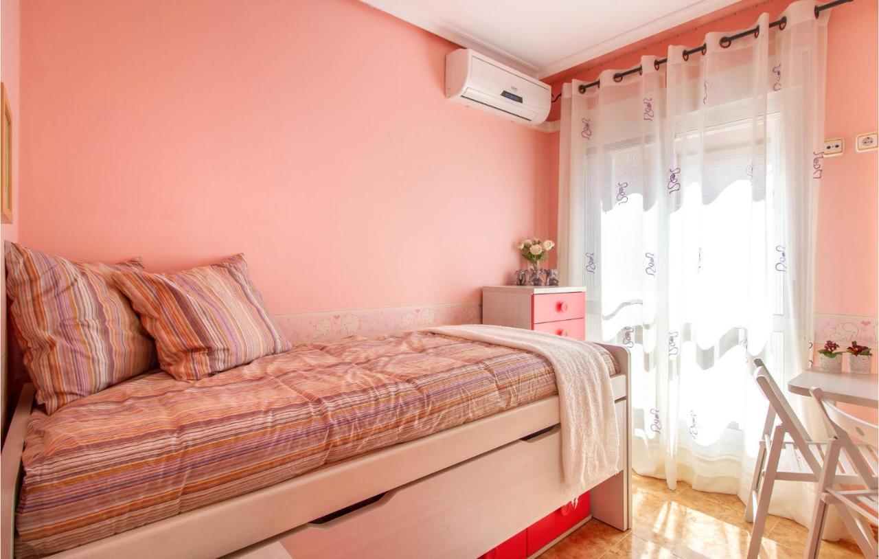 Cozy Apartment In Aguilas With Kitchen Bagian luar foto